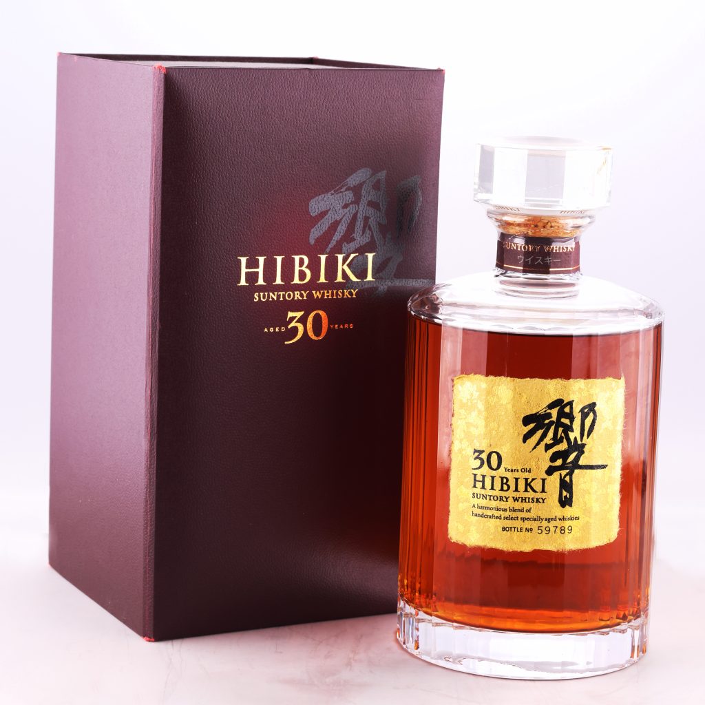 威士忌和三得利响（hibiki）30 年调和威士忌